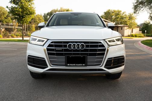 Photo 2 of 27 of 2019 Audi Q5 2.0T Premium